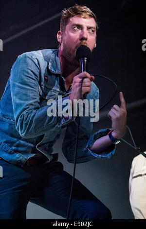 Milan Italie. 15 octobre 2014. L'indie-rock britannique band KAISER CHIEFS effectue au Magazzini Generali AU COURS DE L'éducation 'Éducation Éducation & War Tour 2014' Credit : Rodolfo Sassano/Alamy Live News Banque D'Images