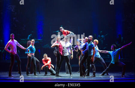 Troupe de danse cubaine Ballet 'Revolución' renvoie à la Peacock Theatre du 7 au 25 octobre 2014. Banque D'Images