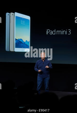 Cupertino, USA. 16 Oct, 2014. Vice-président d'Apple, Phil Schiller introduit la nouvelle Apple iPad Mini 3 lors d'un événement au siège d'Apple à Cupertino, États-Unis, le 16 octobre 2014. Source : Xinhua/Alamy Live News Banque D'Images