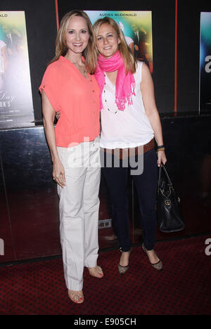 Soirée d'ouverture de Lady Day at Emerson's Bar et Grill au Circle in the Square Theatre - Arrivées. En vedette : Chely Wright,Lauren Blitzer Où : New York, New York, United States Quand : 13 Avr 2014 Banque D'Images