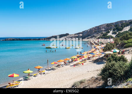 Des parasols au Paradise Beach à Kefalos Bay, Kefalos, Kos, Grèce Banque D'Images