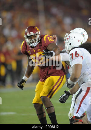 30 août 2014, Los Angeles, CA. USC Trojans attaquer défensives (52) Delvon Simmons dans l'action de battre les fresno State bulldogs 52-13 samedi soir. Les Troyens a dirigé une école- et Pac-12-record de 105 parties tandis que d'accumuler 37 701 premiers downs et verges d'infraction total à Fresno Membres 17 premiers downs et 317 verges, au Los Angeles Memorial Coliseum, le 30 août 2014. (Crédit obligatoire : Jose Marin/MarinMedia.org/Cal Sport Media) (absolument tous - photographe complet, et de l'entreprise Crédit(s) requis) Banque D'Images