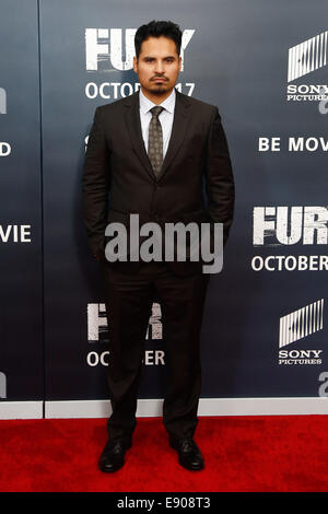 Washington, DC, USA. 15 Oct, 2014. L'acteur Michael Pena assiste à la première mondiale de "la colère" à le Newseum remporte le 15 octobre 2014 à Washington DC. Credit : Debby Wong/Alamy Live News Banque D'Images