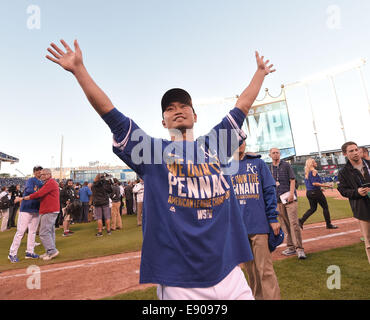 Kansas City, Missouri, États-Unis. 15 Oct, 2014. Norichika Aoki (Royals) MLB : Norichika Aoki des Royals de Kansas City célèbre après avoir remporté la Ligue américaine en Ligue Majeure de Baseball championnat de série Jeu 4 à Kauffman Stadium à Kansas City, Missouri, USA . © AFLO/Alamy Live News Banque D'Images