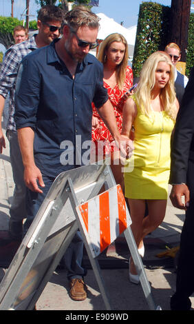 Jessica Simpson et Eric Johnson quitte le 11e John Varvatos Stuart House bénéficient à West Hollywood avec : Eric Johnson,Jessica Simpson Où : Los Angeles, California, United States Quand : 13 Avr 2014 Banque D'Images