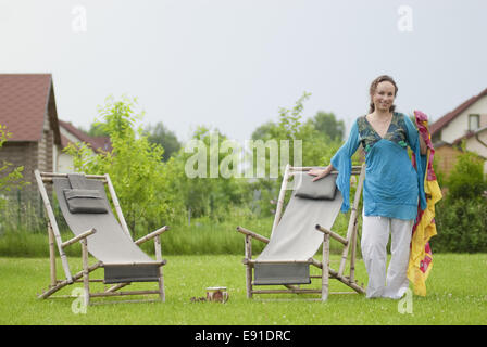 Young woman relaxing on nature Banque D'Images