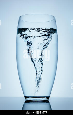 Tempête dans un verre d'eau. Banque D'Images