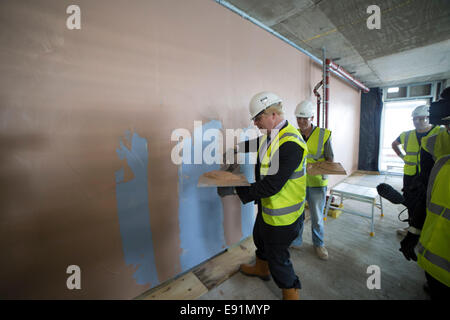 Londres, Royaume-Uni. 17 Oct, 2014. Maire Boris Johnson visites nouveau quartier de Greenwich 2014 © Guy Josse/Alamy vivre Banque D'Images