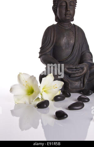 La figure de Bouddha avec Lily Banque D'Images