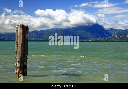 Lac de Garde près de Lazise, Italie Banque D'Images