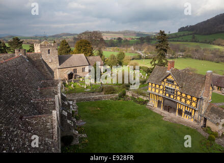 Stokesay Castle dans le Shropshire par jour nuageux Banque D'Images