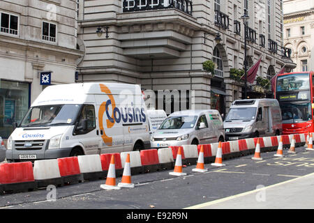 L'encombrement de la circulation en raison de travaux routiers dans la ville de Londres en Angleterre Banque D'Images