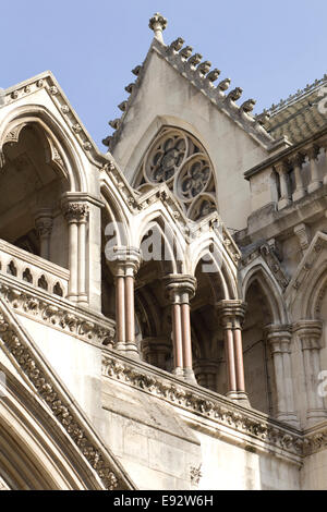 Façade de la Cour royale de Justice de Londres Banque D'Images