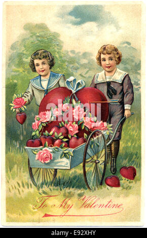 Fille et garçon avec le panier plein de coeurs et les fleurs rouges, 'À ma Valentine', carte postale, vers 1910 Banque D'Images