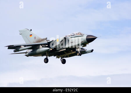 German Air Force Tornado jetfighter arrivant à l'OTAN Tigermeet 2010 Banque D'Images