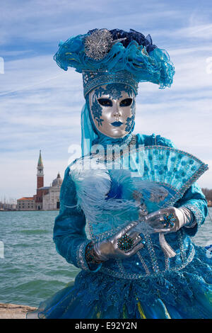 Personne en costume sur la place San Marco à Venise pendant le carnaval Banque D'Images