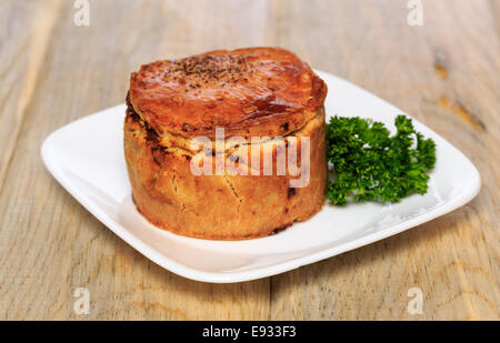 Marché Trader Joe's Steak and Ale Pie de viande congelés préparés à partir de Banque D'Images