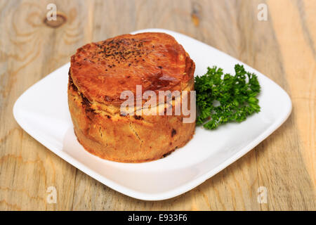 Marché Trader Joe's Steak and Ale Pie de viande congelés préparés à partir de Banque D'Images