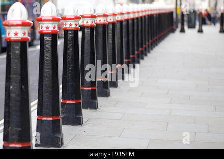 La fonte des postes le long d'un trottoir à Londres Banque D'Images