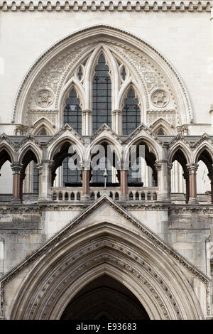 Façade de la Cour royale de Justice de Londres Banque D'Images