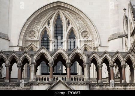 Façade de la Cour royale de Justice de Londres Banque D'Images