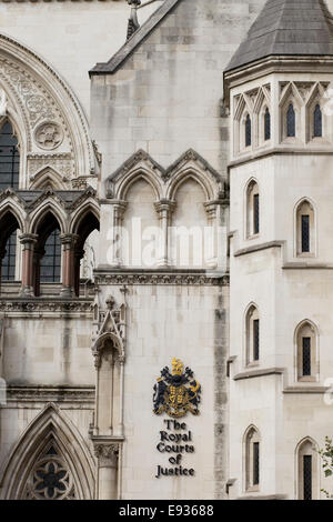 Façade de la Cour royale de Justice de Londres Banque D'Images