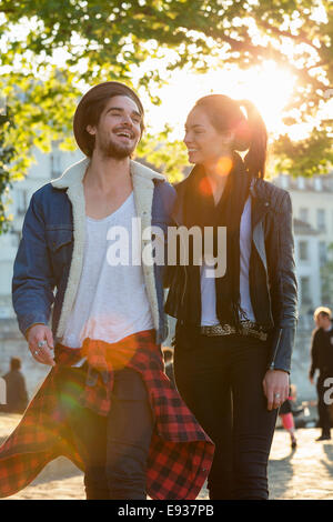 Couple en visite à Paris Banque D'Images