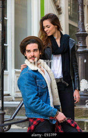 Couple en visite à Paris Banque D'Images