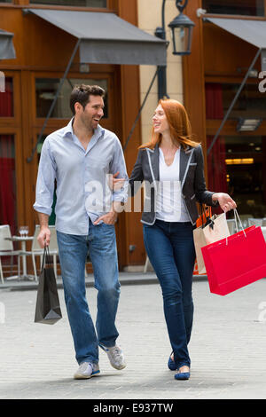 Couple en visite à Paris Banque D'Images