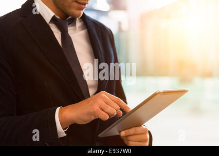 Businessman using digital Tablet Banque D'Images