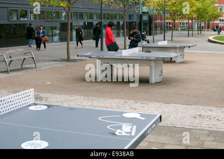 Piscine Tennis de table tables, De Montfort University, Leicester, UK Banque D'Images