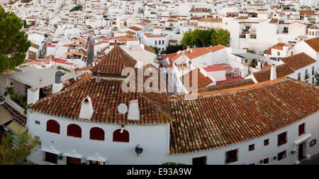 Panorama du village blanc de Mijas, Andalousie, Espagne Banque D'Images