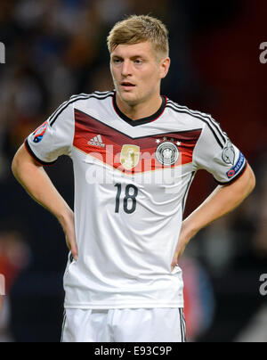 Geselnkrichen, Allemagne. 14Th Oct, 2014. Toni Kroos réagit l'Allemagne au cours de l'UEFA EURO 2016 football match de qualification entre l'Allemagne et l'Irlande en Geselnkrichen, Allemagne, 14 octobre 2014. Photo : Thomas Eisenhuth/dpa/Alamy Live News Banque D'Images