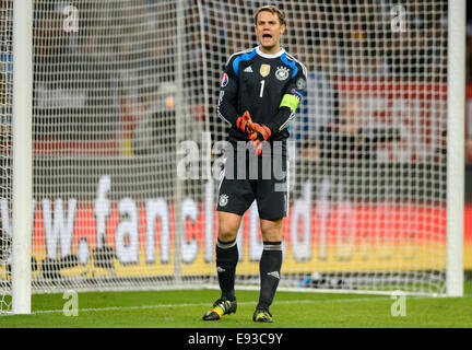 Geselnkrichen, Allemagne. 14Th Oct, 2014. Le gardien Manuel Neuer réagit au cours de l'UEFA EURO 2016 football match de qualification entre l'Allemagne et l'Irlande en Geselnkrichen, Allemagne, 14 octobre 2014. Photo : Thomas Eisenhuth/dpa/Alamy Live News Banque D'Images