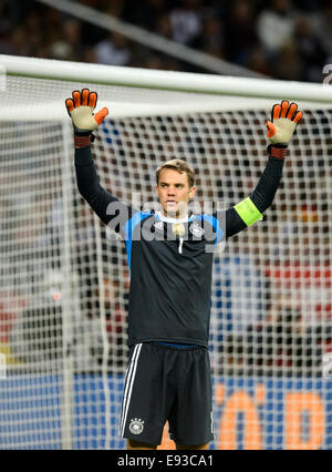 Geselnkrichen, Allemagne. 14Th Oct, 2014. Le gardien Manuel Neuer réagit au cours de l'UEFA EURO 2016 football match de qualification entre l'Allemagne et l'Irlande en Geselnkrichen, Allemagne, 14 octobre 2014. Photo : Thomas Eisenhuth/dpa/Alamy Live News Banque D'Images