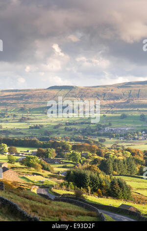 Soirée d'automne sur la lumière de l'Buttertubs Wensleydale Pass, Yorkshire Dales National Park, North Yorkshire, England, UK Banque D'Images