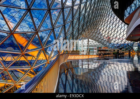 MyZeil est un centre commercial dans le centre de Francfort, Allemagne. Conçu par l'architecte romain Massimiliano Fuksas. Banque D'Images