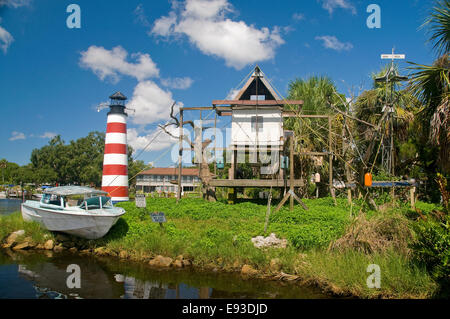 Plusieurs singes araignées résident sur Monkey Island qui se trouve le long de la rivière Homosassa adjacent à la Homosassa Riverside Resort. Banque D'Images