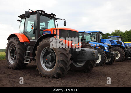 Les tracteurs agricoles New Holland Banque D'Images