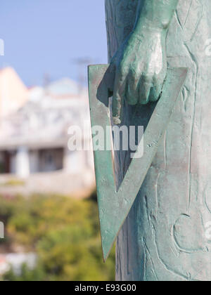 Pythagore de Samos, monument érigé dans sa ville natale, nommé d'après lui, Pythagorion dans l'île de Samos en Grèce Banque D'Images