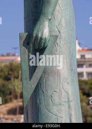 Pythagore de Samos, monument érigé dans sa ville natale, nommé d'après lui, Pythagorion dans l'île de Samos en Grèce Banque D'Images