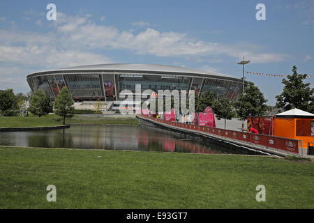 Donetsk, Ukraine - Mai 20, 2014. 'Donbas Arena stade de soccer à Donetsk city par jour. Le stade a accueilli les matches de l'Euro 2 Banque D'Images