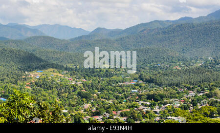 De paysage ville dans la vallée de la province de Mae Hong Son, Thaïlande Banque D'Images