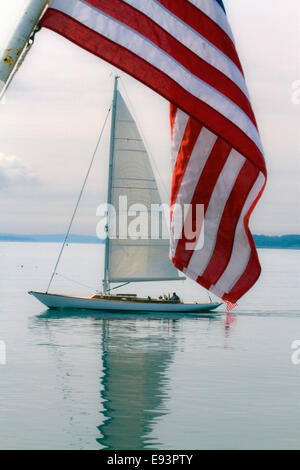 La Voile encadrée par drapeau Américain Banque D'Images