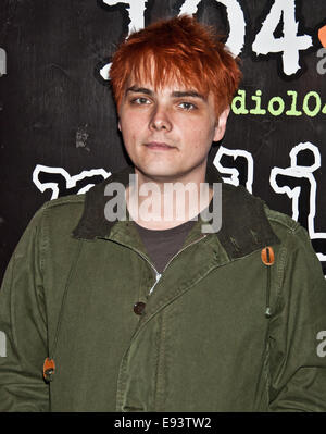 Philadelphie, Pennsylvanie, USA. 17 octobre, 2014. Musicien de rock alternatif américain Gerard Way pose à Radio 145,5 millions aujourd'hui, Gerard Way Sound Check Partie au Trocadéro Theatre le 17 octobre 2014 à Philadelphie, Pennsylvanie, États-Unis. Crédit : Paul Froggatt/Alamy Live News Banque D'Images