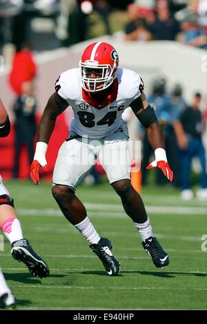 Little Rock, AR. 18 Oct, 2014. Ligne Bulldog backer Leonard Floyd # 84 se déplace vers le bas la ligne que le jeu commence. La Géorgie a défait l'Arkansas 45-32 Bulldogs Craftsman aspirateur avale à Little Rock, AR. Richey Miller/CSM/Alamy Live News Banque D'Images