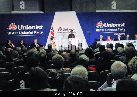 Belfast, Irlande du Nord. 18 Oct, 2014. Mairead McGuinness, DÉPUTÉ EUROPÉEN S'exprimant lors de la Conférence : Crédit unioniste de l'Ulster Stephen Barnes/Alamy Live News Banque D'Images