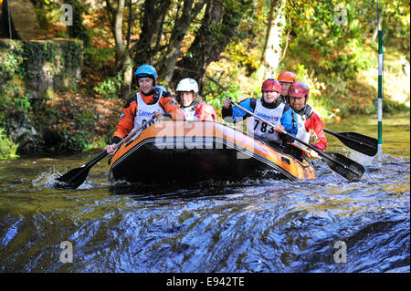 Stock Photo - Raft race, de Buncrana, comté de Donegal, Irlande. ©George Sweeney /Alamy Banque D'Images