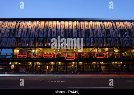 L'Everyman Theatre à Liverpool dans la nuit Banque D'Images