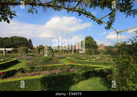 Le jardin de roses à Houghton Hall, Norfolk, Angleterre. Banque D'Images